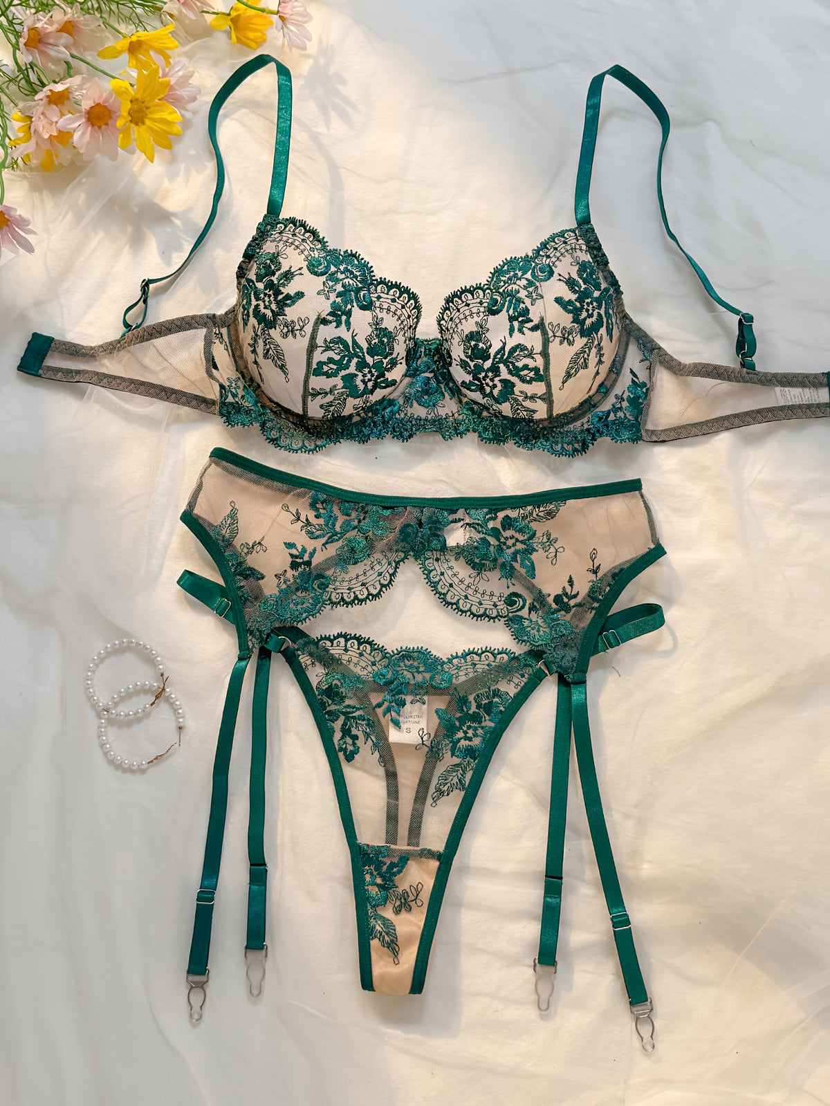 Atelier Botanical Garter Set