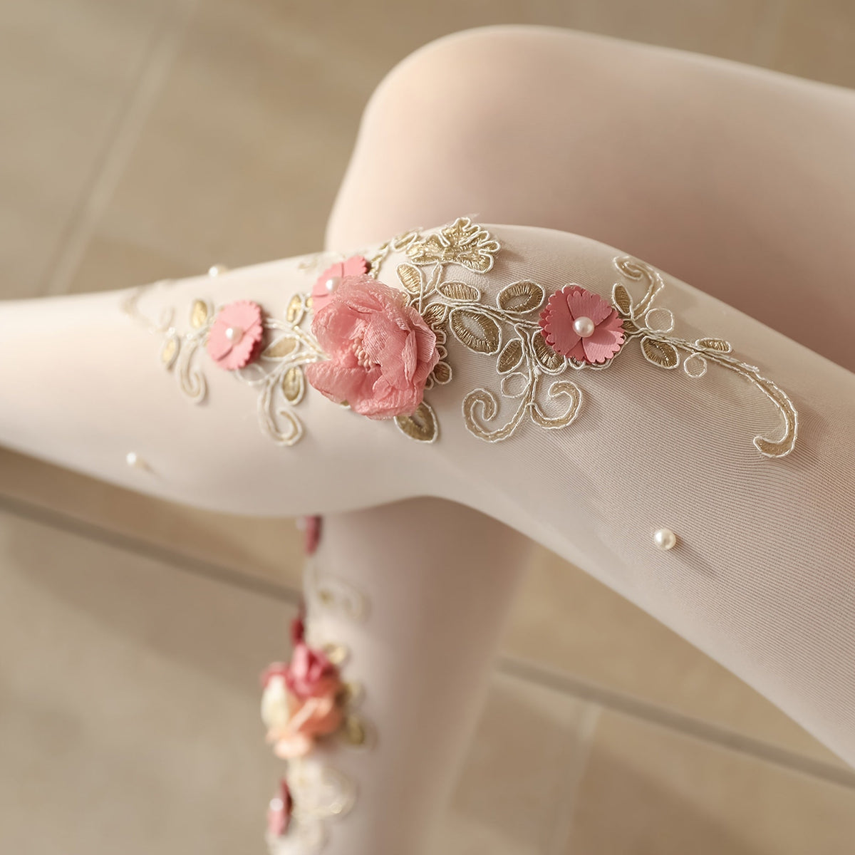 Eclipse Ivory Floral Piece product image